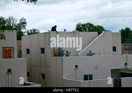 Soldiers of the 377th Detachment, 377th Company, and 377th Battalion out of Cincinnati, Ohio, tactically move to clear a house during a Situational Training Exercise at Muscatatuck Urban Training Center, Ind., May 14th 2016. The training is part of the 377th Detachment, 377th Company, and 377th Battalion Battle Assembly to test the MPs knowledge and ability to react to realistic scenarios they may encounter in a deployed environment. (Photo by US Army Sgt. Marco Gutierrez.) Realistic Training for Military Police (Image 1 of 11) 160514-A-GT254-009 Stock Photo