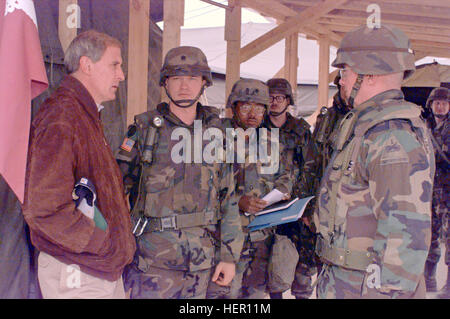 U.S. Senator Dan Coats (R-IN) visits Mobile Army Surgical Hospital in Bosnia-Herzegovina in 1996 Stock Photo