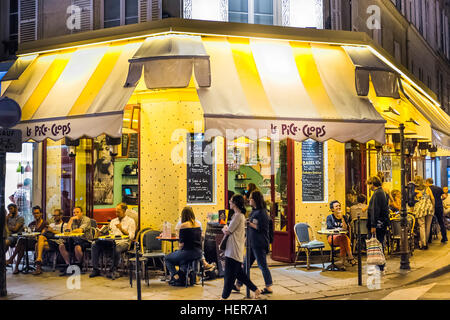 le pick-clops, cafe, brasserie at night Stock Photo: 129588428 - Alamy