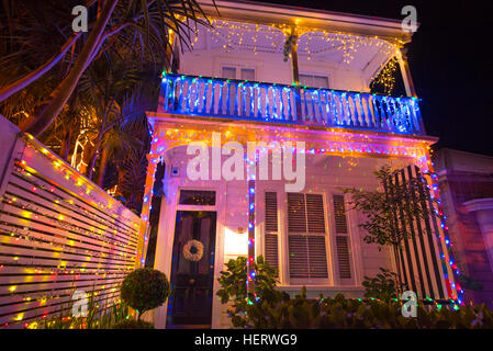 Beautiful outdoor Christmas lights every year decorating houses on Franklin Road, Auckland Stock Photo