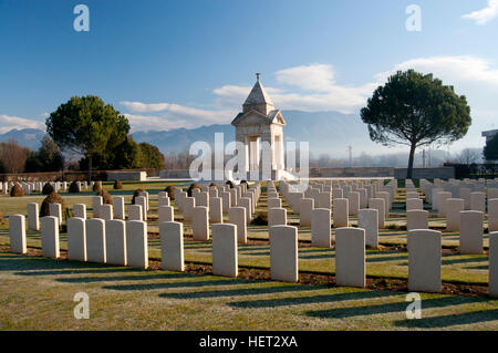Cassino War Cemetery is a military cemetery in Cassino (Italy) resting place of the fallen soldiers of Commonwealth countries Stock Photo