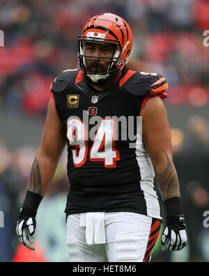 Cincinnati Bengals defensive tackle Domata Peko (94) recovers a fumble by  Miami Dolphins quarterback Ryan Tannehill during the first half of an NFL  football game, Thursday, Sept. 29, 2016, in Cinc …