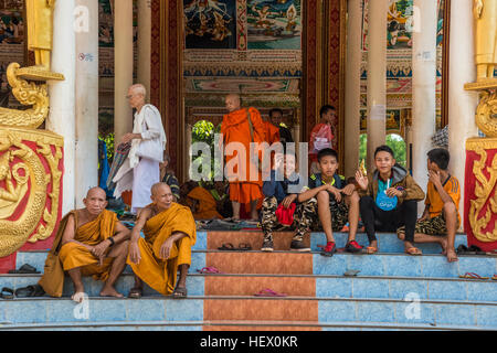 Vientiane, street scene, Buddhist monks and young boys at That Luang Stupa Stock Photo