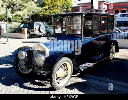 ication (,),Blue car,Car Shows,Car parade,Cars,Classic Cars,Early transport,Motor show,Old cars,Vintage car clubs,Vintage cars,Wolseley 1914. Laundaulette,auto show Stock Photo