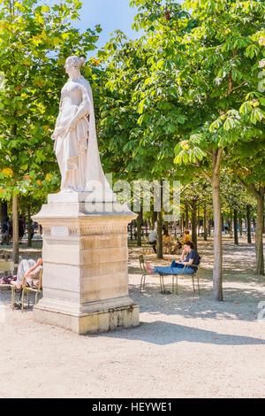 people relaxing in the shade in luxembourg gardens, sculpture showing anne de bretagne on the right Stock Photo