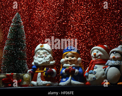 Baku, Azerbaijan. 24th Dec, 2016. Photo taken on Dec. 24, 2016 shows Christmas decorations at the downtown Fountain Square in Baku, Azerbaijan, Dec. 24, 2016. (Xinhua/Tofik Babayev) (zcc) © Xinhua/Alamy Live News Stock Photo