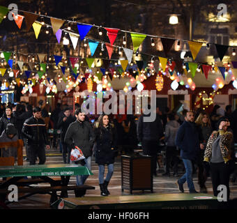 Baku, Azerbaijan. 24th Dec, 2016. Photo taken on Dec. 24, 2016 shows Christmas decorations at the downtown Fountain Square in Baku, Azerbaijan, Dec. 24, 2016. (Xinhua/Tofik Babayev) (zcc) © Xinhua/Alamy Live News Stock Photo