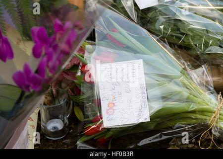 London, UK. 26th December, 2016. Floral tributes outside George Michael's, London home, The Grove, Highgate, North London. The pop superstar has died at the age of 53 from suspected heart failure. Credit: Alex MacNaughton/Alamy Live News Stock Photo
