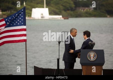 Pearl Harbour, Hawaii. 27th Dec, 2016. U.S President Barack Obama and Japanese Prime Minister Shinzo Abe after delivering remarks at Kilo Pier, Joint Base Pearl Harbor-Hickam December 27, 2016 in Pearl Harbor, Hawaii. Abe is the first Japanese leader to publicly view the site of the Pearl Harbor Attack. Credit: Planetpix/Alamy Live News Stock Photo
