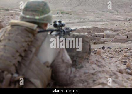 U.S. Marine Corps Cpl. Benjamin Rauschenberger, a team leader with 1st Squad, 3rd Platoon, Delta Company, 1st Battalion, 7th Marine Regiment, Regimental Combat Team 6, provides overwatch security from a hilltop during a patrol in Sangin, Helmand province, Afghanistan May 25, 2012. Marines conducted the patrol to observe any changes in local atmospherics. (U.S. Marine Corps photo by Pfc. Jason Morrison/Released) 1-7 Marines patrol in Sangin 120525-M-TH715-037 Stock Photo