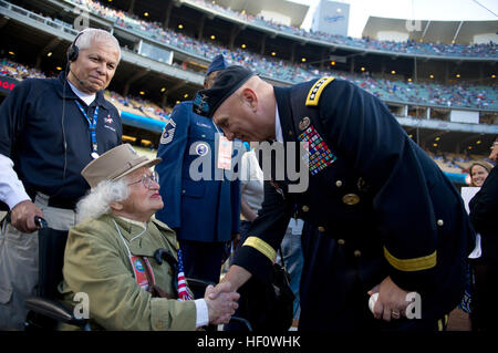 U.S. Army Chief of Staff Gen. Raymond T. Odierno shakes hands with Col. Bea Cohen, 102-year-old, California's oldest living woman veteran, during the Dodgers vs Angels game at Dodger Stadium during the 'Freeway' series in Los Angeles , Calif. June 12, 2012. Odierno was in Los Angeles participating in events promoting the Army's 237th Birthday. (U.S. Army photo by Staff Sgt. Teddy Wade/ Released) Flickr - DVIDSHUB - Odierno attends baseball game, enlists new recruits in Los Angeles (Image 8 of 15) Stock Photo