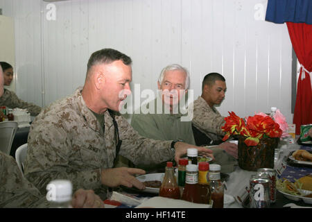 060419-M-7416H-005 Al Anbar, Iraq (April 19, 2006) - Mississippi Senator Thad Cochran speaks to Major Gen. Richard C. Zilmer and Marines from his home state at the Camp Fallujah dining facility. I MEF (FWD) is deployed in support of Operation Iraqi Freedom (OIF) to develop the Iraqi Security Forces, facilitate the development of official rule of law through democratic government reforms and continue the development of a market based economy centered on Iraqi Reconstruction. U.S. Marine Corps photo by Lance Cpl. Angela Hitchcock (RELEASED) US Navy 060419-M-7416H-005 Mississippi Senator Thad Coc Stock Photo