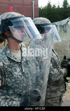 Wisconsin National Guard Soldiers with the 32nd Infantry Brigade Combat ...