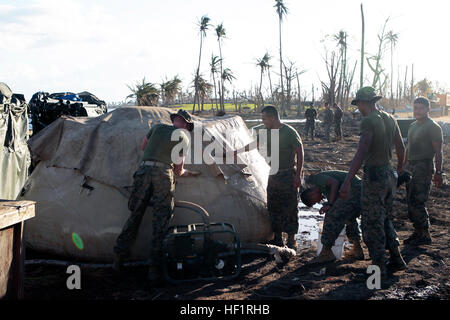 Marines maintain a tactical water purification system Nov. 18 at Tacloban, Republic of the Philippines. The Marines set up the TWPS to provide potable water for people affected by Typhoon Haiyan during Operation Damayan. The Marines are with the 9th Engineer Support Battalion and Combat Logistics Battalion 4, both units are currently assigned to the 3rd Marine Expeditionary Brigade in support of Joint Task Force 505. (U.S. Marine Corps photo by Cpl. Adam B. Miller/Released) Marines emplace tactical water purification system at Tacloban 131118-M-OY715-085 Stock Photo