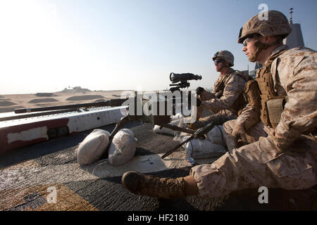 Lance Cpl. Daniel Leighty, front, an anti-tank missileman assigned to Battalion Landing Team (BLT) 1st Battalion, 6th Marine Regiment, 22nd Marine Expeditionary Unit (MEU), and machine gunner Pfc. Jordan Gemes, assigned to BLT 1/6, 22nd MEU, man an M2 .50-Caliber machine gun aboard the USS Mesa Verde (LPD 19) as it transits the Suez Canal. The 22nd MEU is deployed with the Bataan Amphibious Ready Group as a theater reserve and crisis response force throughout U.S. Central Command and the U.S. 5th Fleet area of responsibility. (U.S. Marine Corps photo by Staff Sgt. Lukas Atwell/Released) 22nd M Stock Photo