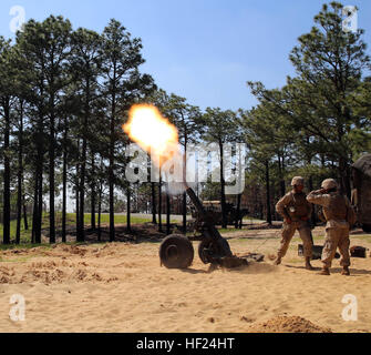 Marines with Golf Battery, 2nd Battalion, 10th Marine Regiment, 2nd ...