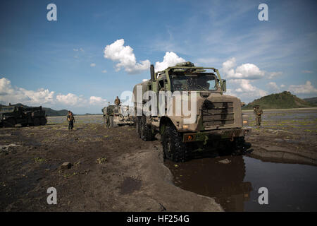 Philippine and U.S. Marines work together to pull a seven-ton out of a muddy entrapment May 12, 2014 in Crow Valley, Philippines during Balikatan 2014. The recovery training was part of the culminating event between logistics combat element of U.S. Marine Forces Balikatan and the Philippine Marines. Balikatan is an annual training exercise that strengthens the interoperability between the Armed Forces of the Philippines and U.S. military in their commitment to regional security and stability, humanitarian assistance and disaster relief. The Philippine Marines are with Motor Transport and Maint Stock Photo