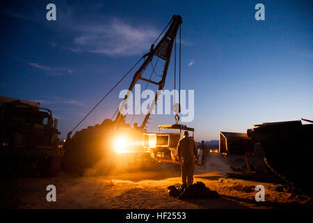 A M88A2 Hercules recovery vehicle assigned to Delta Company, 1st Tank Battalion, 1st Marine Division replaces the engine of a M1A1 Abrams tank after repairs were completed during Desert Scimitar, May 14, 2014 aboard Marine Corps Air Ground Combat Center, Twentynine Palms, California. Desert Scimitar 2014 was a 1st Marine Division exercise held to test and refine its command and control capabilities by acting as the headquarters element for a forward-deployed Marine Expeditionary Force simultaneously offering units the opportunity to hone their conventional war fighting skills. (U.S. Marine Cor Stock Photo