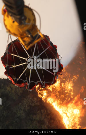 A U.S. Marine Corps CH-53E Super Stallion helicopter, Marine Heavy Helicopter Squadron 462 (HMH-462), Marine Aircraft Group 16, 3rd Marine Aircraft Wing (MAW) collects water in a bambi bucket during aerial firefighting efforts, May 14, 2014. 3rd MAW aircraft partnered with the California Department of Forestry and Fire Protection to conduct aerial firefighting against several wildfires ablaze in San Diego County. (U.S. Marine Corps photo by Staff Sgt. Carl Atherton 3d MAW COMCAM/RELEASED) California Wild Fires 2014 140514-M-OF641-177 Stock Photo