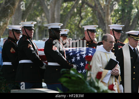 20081103-M-8689P-003 - The U.S. Marine Corps Body Bearers from Marine Barracks Washington carry Gen. Robert H. Barrows during his funeral in St. Francisville, La., Nov. 3.  Barrows, the 27th CMC, a veteran of three wars, with more than 40 years of service, passed away Oct. 30. Barrow RobertH GenUSMC Funeral 20081103-M-8689P-003 Stock Photo
