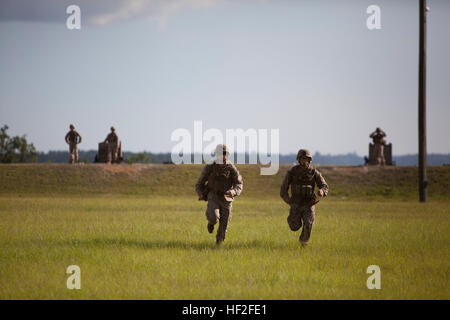 Female Marines with Alpha Company, Infantry Training Battalion, School ...