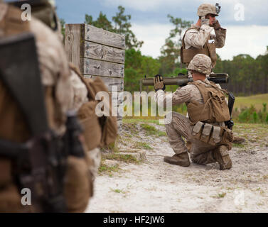 A Marine with 2nd Battalion, 8th Marine Regiment, 2nd Marine Division, prepares to fire an AT-4 anti-tank weapon during a live-fire exercise aboard Marine Corps Base Camp Lejeune, N.C., Oct. 16, 2014. The training helped promote unit cohesion and efficiency while also preparing the Marines for an upcoming deployment with the Black Sea Rotational Force. (U.S. Marine Corps photo by Lance Cpl. Lucas J. Hopkins/Released) 2-8 fire rockets during live-fire exercise 141016-M-TR086-367 Stock Photo