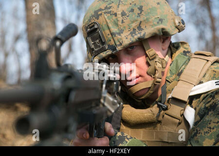 U.S. Marine Lance Cpl. Nick A. Foss, from Lakeville, Minnesota, looks down the sights of his M249 squad automatic weapon during Korean Marine Exchange Program 15-17 Feb. 10 at the Cham Sae Mi Close-Quarters Battle Training Facility in Pohang, Republic of Korea. KMEP 15-17 is just one iteration in a series of continuous bilateral training exercises that enhance the ROK and U.S. alliance, promote stability on the Korean Peninsula and strengthen ROK and U.S. military capabilities and interoperability. Foss is a machine gunner with Company I, 3rd Battalion, 3rd Marine Regiment, currently assigned  Stock Photo