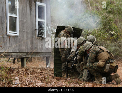 Marines With Mobility Assault Company, 2nd Combat Engineer Battalion ...