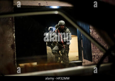 U.S. Army Soldiers participate in a Modern Army Combatives Program (MACP) training scenario at the New Jersey National Guard Training and Training Technology Battle Lab at Joint Base McGuire-Dix-Lakehurst, N.J., March 11, 2015. The Battle Lab features numerous combat simulators, as well as an indoor urban area for ground combat training. (U.S. Air National Guard photo by Tech. Sgt. Matt Hecht/Released) MACP level II training at Battle Lab 150311-Z-NI803-423 Stock Photo