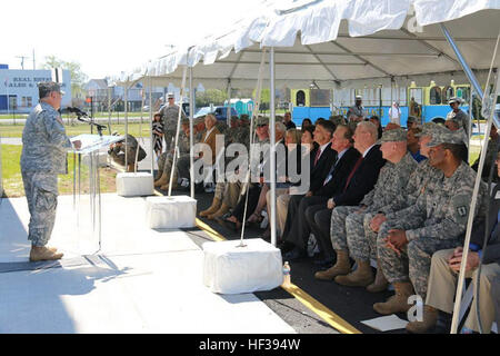 Maj. Gen. Frank Vavala addresses members of the Delaware National Guard, distinguished guests, and friends at the dedication of the new school house on the Bethany Beach Training Site during a ceremony on Sunday, May 3, 2015. (U.S. Army National Guard photo by Lt. Col. Len Gratteri/Released) Bethany Beach Building Dedication 150503-Z-OT492-040 Stock Photo