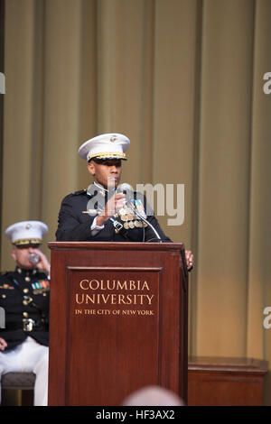 Brig. Gen. Terry Williams gives his remarks to the audience at the commissioning ceremony of Staff Sgt. Patrick Poorbaugh in the Low Memorial Library Rotunda, Columbia University, New York City, May, 21. Poorbaugh became the first Marine in 40 years to commission from the school. Williams administered the oath of office and is the Eastern Recruiting Region and Marine Corps Recruit Depot Parris Island commanding general. Mackinaw, Illinois, native becomes Columbia University's first commissioned Marine since Vietnam War 150521-M-HY811-015 Stock Photo