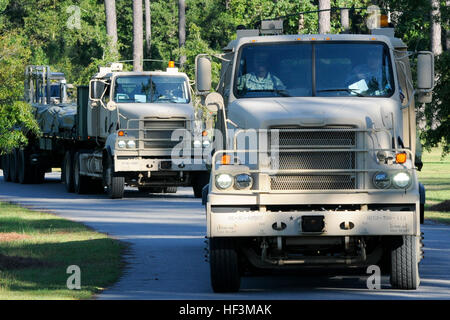 M915 Line-Haul Tractor Trucks from the 1052nd Transportation Company, South Carolina National Guard deliver sandbags to the 8 Oaks Park in Georgetown, S.C. Oct. 7, 2015. The sandbags were delivered in response to widespread flooding in the area as a result of heavy rain. The South Carolina National Guard partnered with federal, state and local emergency management agencies and first responders to provide assistance. (U.S. Army National Guard photo by Sgt. Kevin Pickering/Released) S.C. Guard responds to flood 151007-Z-XC748-010 Stock Photo