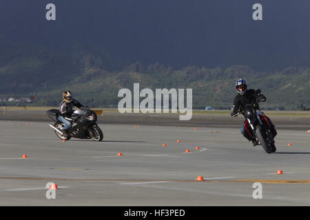 091211-M-5041C-034 KANEOHE BAY, Hawaii (Dec. 11, 2009) Staff Sgt. Kyle Graves, right, assigned to the 3rd Marine Regiment, takes his Aprilia SXV 550 through a turn on a motorcycle course during Track Day at Marine Corps Base Hawaii. The base hosted the California Superbike School in a three-day event to help active duty military riders improve motorcycle-handling skills. (U.S. Marine Corps photo by Lance Cpl. Geoffrey T. Campbell/Released) US Navy 091211-M-5041C-034 Staff Sgt. Kyle Graves, right, assigned to the 3rd Marine Regiment, takes his Aprilia SXV 550 through a turn on a motorcycle cour Stock Photo