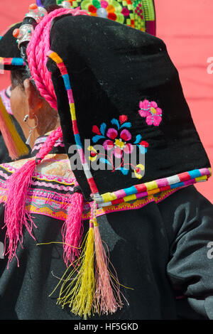 Jiarong Tibetan woman in traditional costume, Gyarong Beauty Valley ...