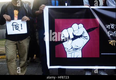 Dhaka, Bangladesh. 27th Dec, 2016. Bangladeshi writers, culture and eminent personalities and activists protest near in front of Bangla Academy against its decision to ban publishing house Sraban Prokashoni in the Ekushey Book Fair for two years. © Md. Mehedi Hasan/Pacific Press/Alamy Live News Stock Photo