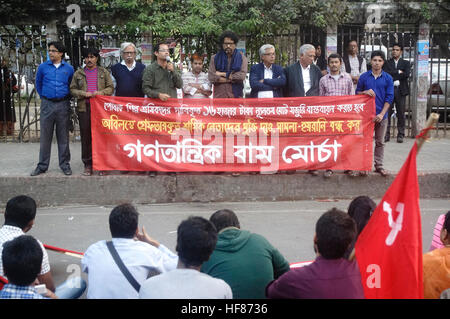 Dhaka, Bangladesh. 27th Dec, 2016. Bangladesh Ganatantrik Bam Morch (Democratic Left Alliance) calls a protest in front of the national press Club, demanded raising the minimum wages for employees of the readymade garment sector to Tk 16,000 (202 USD) a month and release of all workers who have been arrested during recent the demonstrations in Ashulia garments hub. © Md. Mehedi Hasan/Pacific Press/Alamy Live News Stock Photo