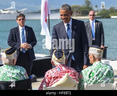 Pearl Harbour, Hawaii. 27th Dec, 2016. U.S President Barack Obama greets survivors of the attack on Pearl Harbor during a visit with Japanese Prime Minister Shinzo Abe to the USS Arizona Memorial December 27, 2016 in Pearl Harbor, Hawaii. Abe is the first Japanese leader to publicly view the site of the Pearl Harbor Attack. Credit: Planetpix/Alamy Live News Stock Photo