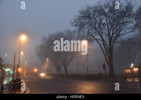 London, UK. 30th Dec, 2016. A foggy morning in North London. © Matthew Chattle/Alamy Live News Stock Photo