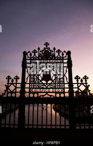 Sunderland, UK. 30th Dec, 2016. Daybreak over the River Wear and city crest of Sunderland, England. The coat of arms bears the Latin motto 'nil desperandum, auspice deo' meaning 'do not despair, trust in God'. © Stuart Forster/Alamy Live News Stock Photo