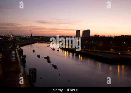 Sunderland, UK. 30th Dec, 2016. Daybreak over the River Wear in Sunderland, England. The Wear opens out onto the North Sea. © Stuart Forster/Alamy Live News Stock Photo