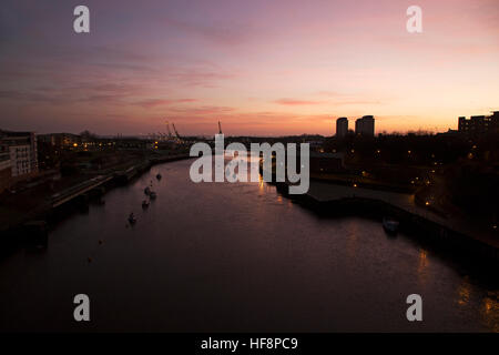 Sunderland, UK. 30th Dec, 2016. Daybreak over the River Wear in Sunderland, England. The Wear opens out onto the North Sea. © Stuart Forster/Alamy Live News Stock Photo