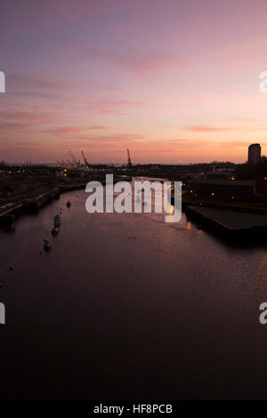 Sunderland, UK. 30th Dec, 2016. Daybreak over the River Wear in Sunderland, England. The Wear opens out onto the North Sea. © Stuart Forster/Alamy Live News Stock Photo