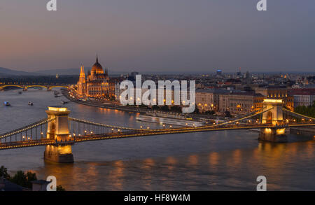 Kettenbruecke, Parlament, Donau, Budapest, Ungarn, Suspension bridge, parliament, the Danube, Hungarian Stock Photo