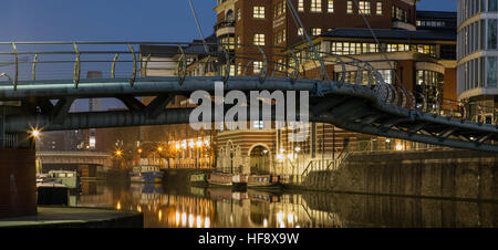 Temple Quay Bridge in Bristol by night, Bristol, England, UK Stock Photo