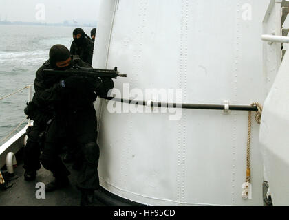 110614-N-NJ145-222 KEMAMAN, Malaysia (June 14, 2011) Malaysian Maritime Enforcement Agency Star Team members and U.S. Coast Guard Maritime Safety and Security Team personnel participate in a tactical boarding training exercise aboard a Malaysian offshore patrol vessel during a during Cooperation Afloat Readiness and Training (CARAT) Malaysia 2011. CARAT is a series of bilateral exercises held annually in Southeast Asia to strengthen relationships and enhance force readiness. (U.S. Navy photo by Mass Communication Specialist 1st Class Robert Clowney/Released) CARAT Malaysia 2011 (110614-N-NJ145 Stock Photo