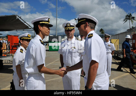 Japanese Submarine JS Takashio (SS 597) and her crew pulls into the submarine piers at Joint Base Pearl Harbor-Hickam for a port visit, Oct. 30. Takashio is the eighth ship in the Oyashio-class of submarines and was commissioned in 2005. (U.S. Navy photo by Mass Communication Specialist 2nd Class Steven Khor/Released) Cdr M. Watanabe of JMSDF shakes hands with a U.S. Navy officer at Pearl Harbor, -Oct. 2012 (DB801-102) Stock Photo