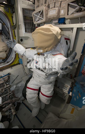 ISS-50 EVA-2 (a) Inside The Quest Airlock Stock Photo - Alamy