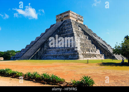 Central structure of Castillo, in the ancient Mayan temple of Chichen Itza, Yucatan, mexico Stock Photo