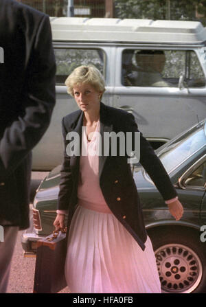 Princess Diana at the Queen's Medical Centre, University of Nottingham ...