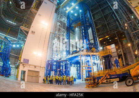 Liquid oxygen tank confidence weld complete on VAC Liquid oxygen tank confidence weld complete on VAC 26001900436 o Stock Photo